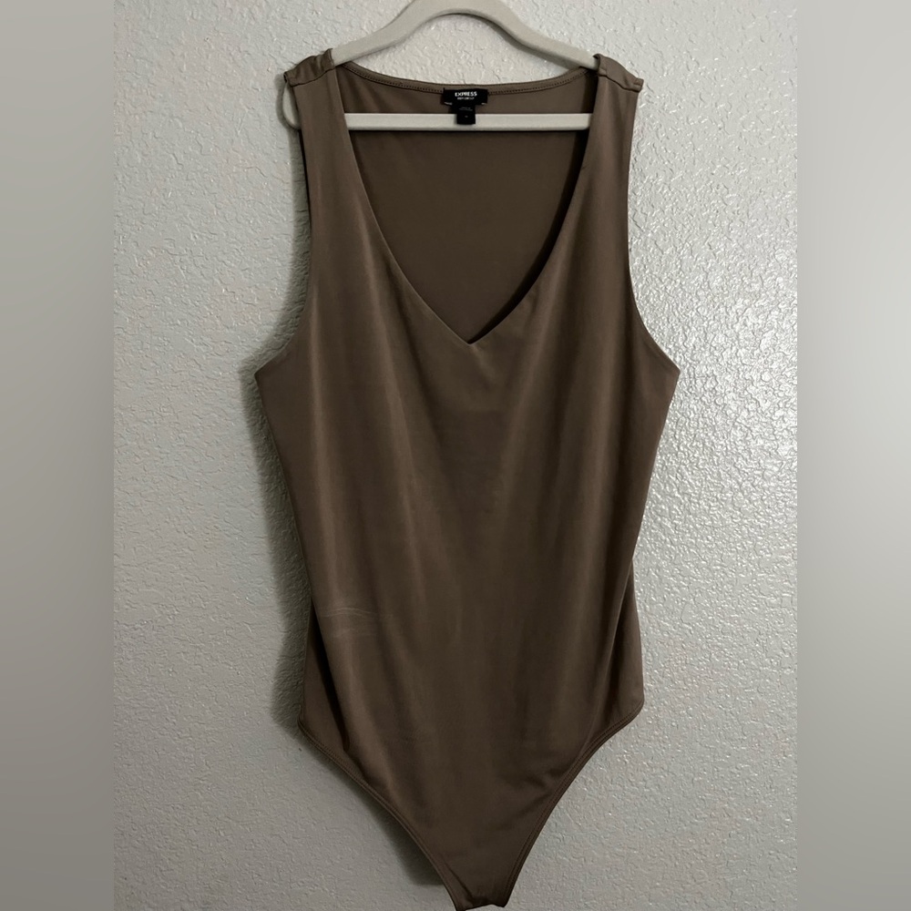 Express Taupe V-Neck Sleeveless Bodysuit